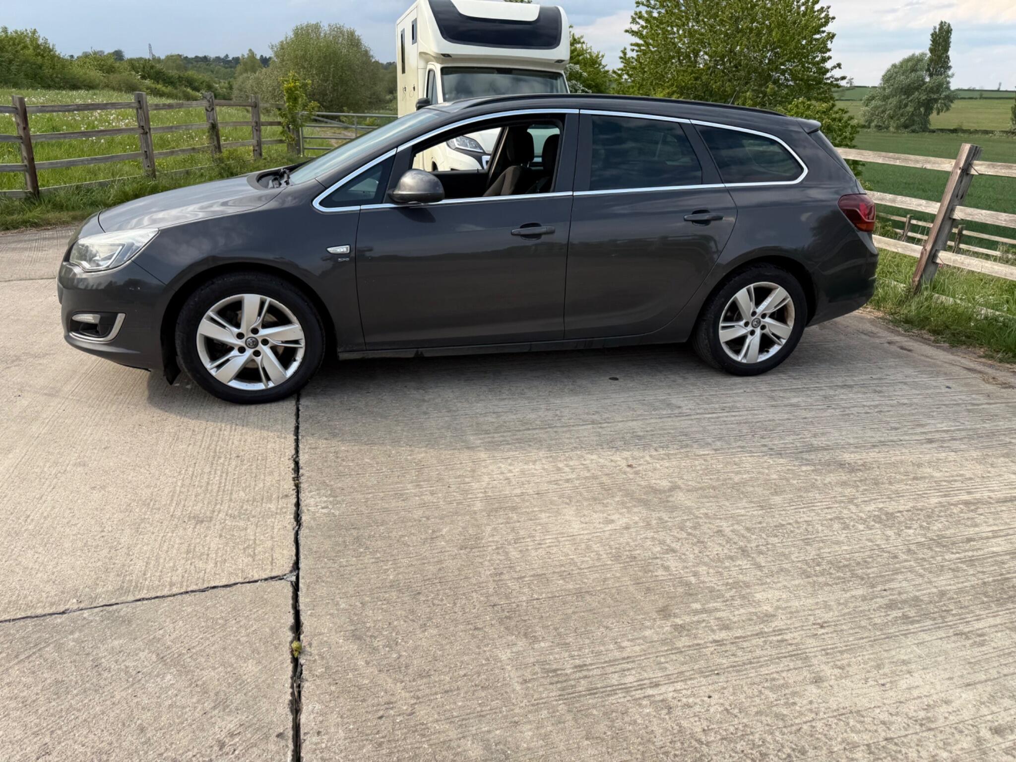 Vauxhall Astra 1.7 CDTi ecoFLEX SRi Sports Tourer Euro 5 5dr — photo 58 of 86